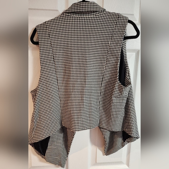 Torrid Houndsthooth Vest, Size 2, Black & White - Picture 3 of 6